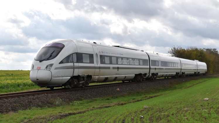 Der Intercity-Express nahm keine Fahrgäste mit:  Bei Forschungsfahrten nahe Plau am See wurde das Bremsverhalten von Zügen untersucht. 