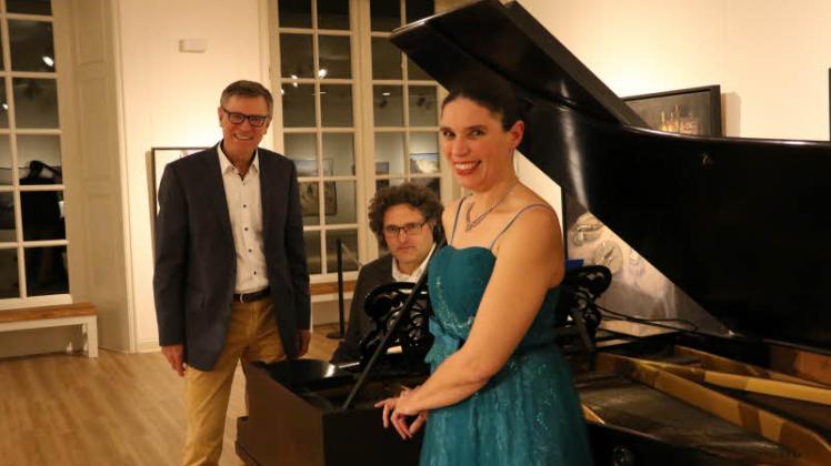 „Rosinenfieber und anderen musikalischen Unsinn“ präsentierten (von links) Dr. Matthias Viertel, Max Doehlemann und Andrea Chudak. 