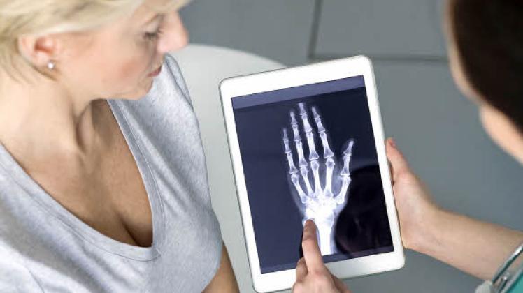 Die Zukunft ist bei Imland digital: Dazu zählt der umfangreiche Einsatz von Tablets, die die Kommunikation unter den Ärzten und mit den Patienten erleichtern sollen.