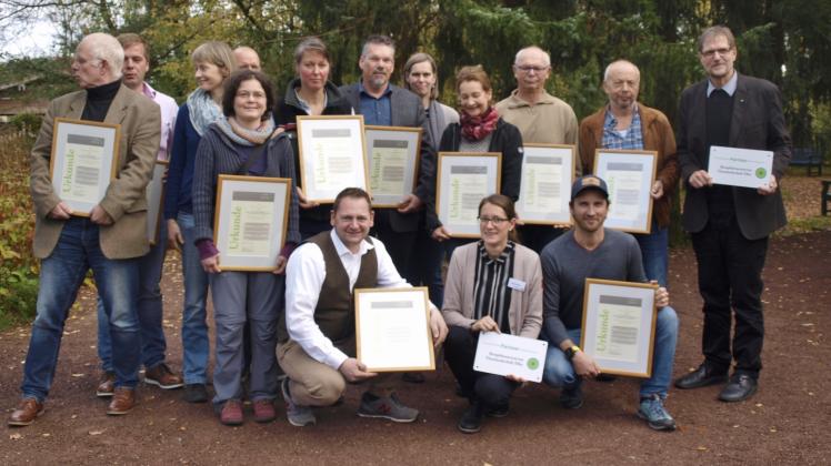 Insgesamt 14 neue Partnerbetriebe aus der Region Lüneburg und Lüchow-Dannenberg wurden in den Verbund aufgenommen, darunter André Hildebrandt (1. Reihe, links).