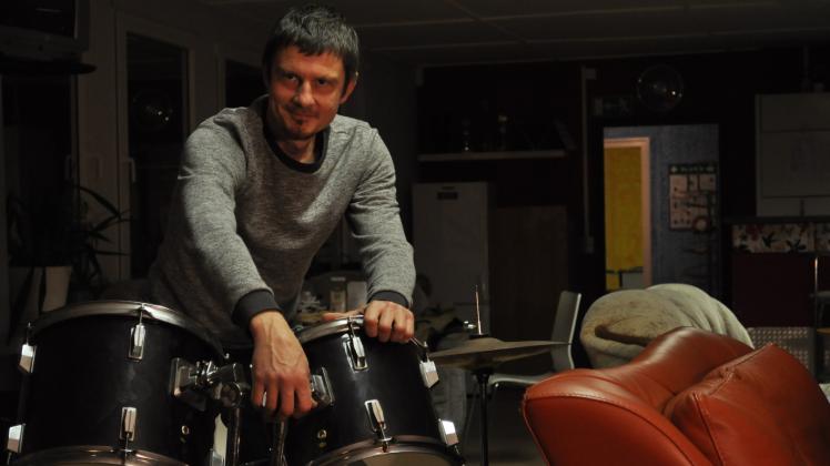 Wer Lust auf Musik hat, ist bei Thorsten Brost an der richtigen Adresse. Aber auch einfach nur abhängen und Billard spielen ist im Jugendclub Jot Cee erlaubt.