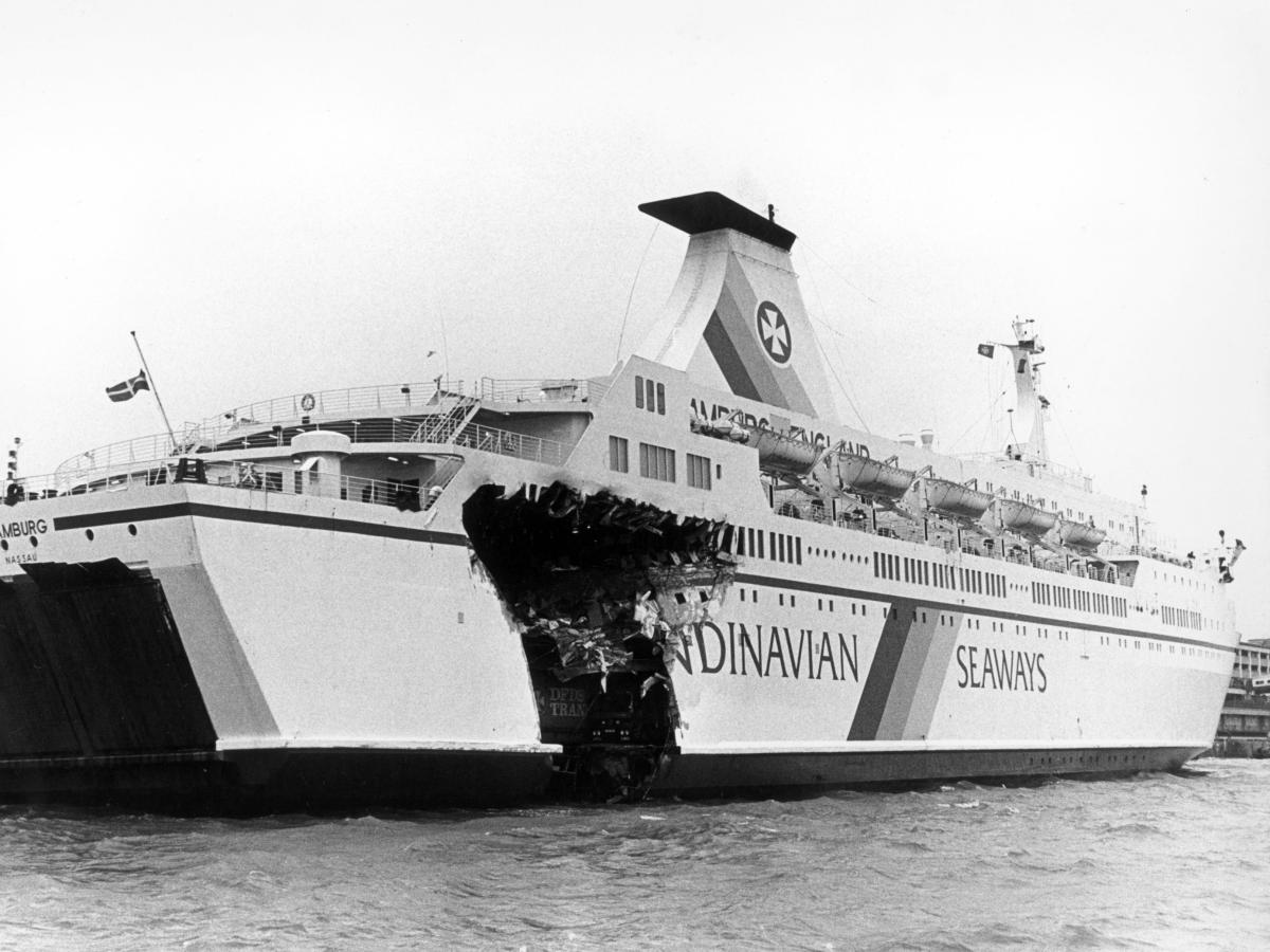 Der Ro-Ro-Frachter Norsky verlässt den Hafen von Tilbury und