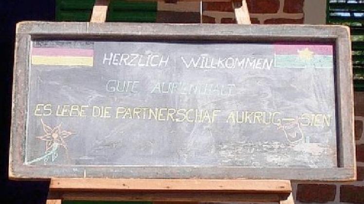 "Herzlich willkommen": Auf Deutsch wurden die Aukruger in Sien begrüßt.