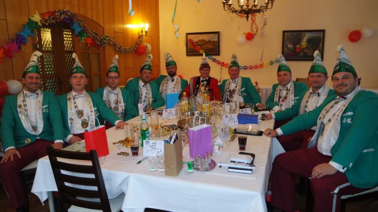 Der Elferrat des Lübzer Karnevalclubs ’54 bei seiner Sitzung im Turmzimmer