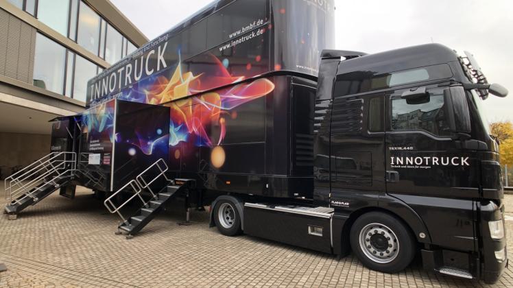 Zweites Bild für Online: Der Innotruck ist für alle Besucher noch am Donnerstag geöffnet.