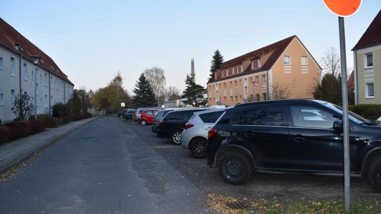 Auch nach Sanierung soll in der Mitte des Platzes geparkt werden.