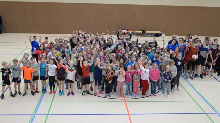 Beste Sportbedingungen haben von nun an Rehnaer Schüler und Freizeitsportler. 