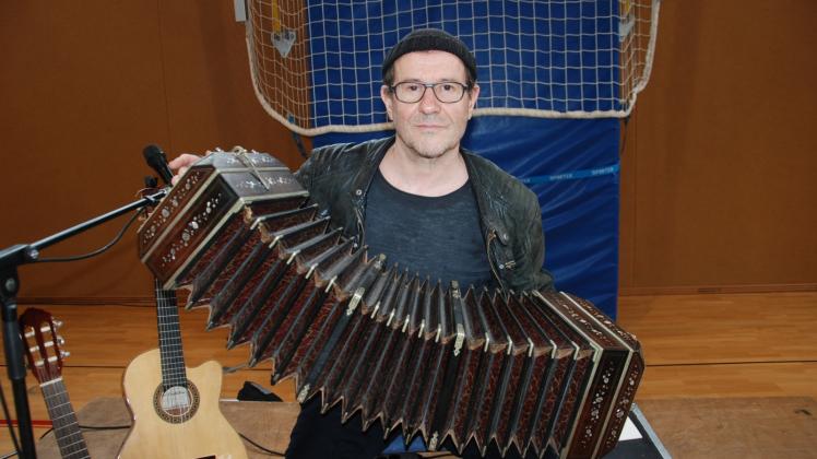 Der ehemalige DDR-Dissident Stephan Krawczyk spielt in Ludwigslust.