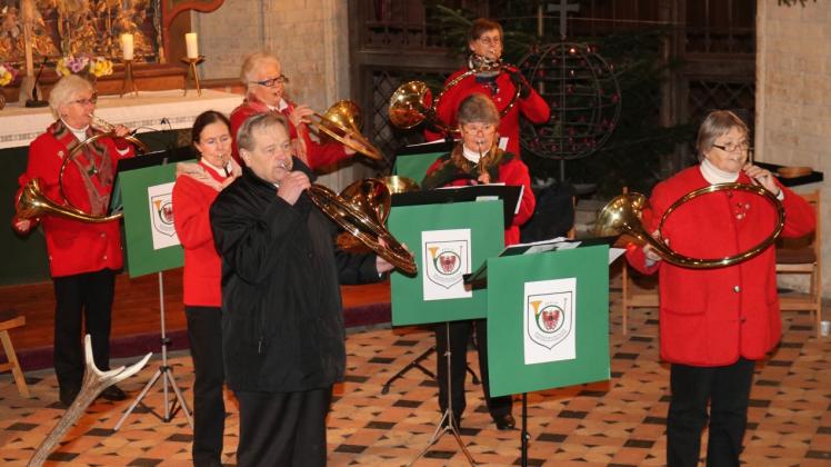 Der Klang der Parforcehörner war am Sonntag bei der Hubertusmesse in der Stiftskirche Bützow zu hören.
