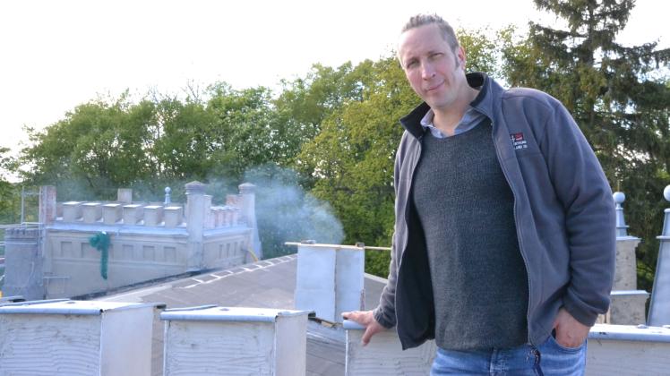 Hausherr Robert Uhde ist stolz: Durch Eigeninitiative konnte der Besitzer des Herrenhauses in Vogelsang viele Menschen motivieren ihn bei seinem ehrgeizigen Ziel das Haus aus dem 19.Jahrhundert zu erhalten zu unterstützen. 100 000 Euro kamen zuletzt zusammen.