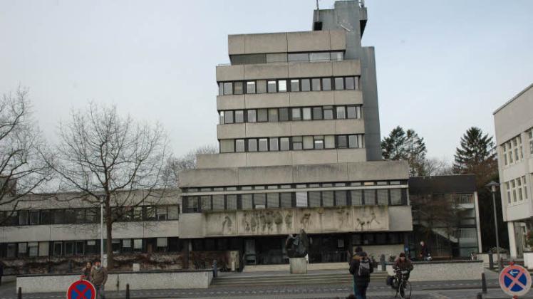 Im Ahrensburger Rathaus macht man sich Sorgen um die Finanzen der Stadt.