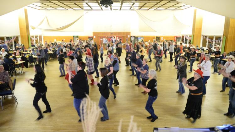 Zum 24. Mal stieg im Gadebuscher Kreml eine Line Dance und Country Party. Die Gäste feierten und tanzten bis nach Mitternacht. 