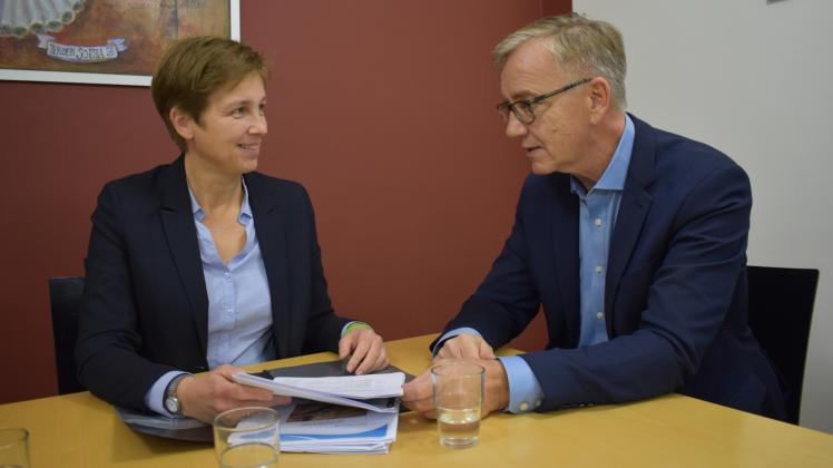 Prominenter Gast: Bundestagsabgeordneter Dietmar Bartsch (r.) im Gespräch mit Parteikollegin Astrid Becker 