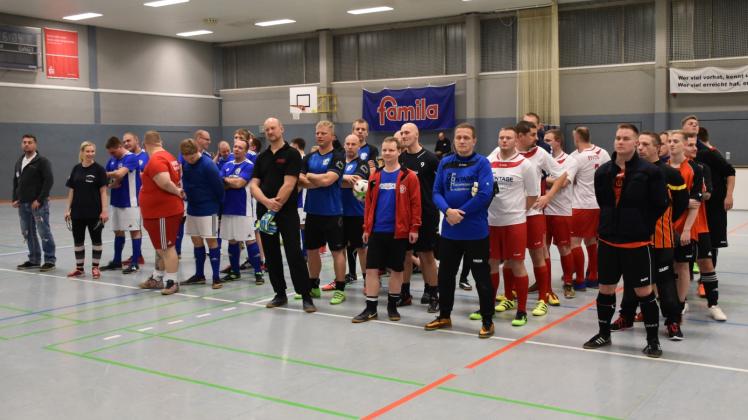 Bei der Erstauflage des Cups der Kameradschaft traten in Schwaan acht Teams mit „Blaulicht-Bezug“ gegeneinander an. 
