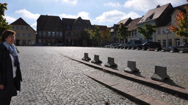 Zwischenlösung wird dauerhaft toleriert:  Bürgermeisterin Britta Brusch-Gamm sprach vor vier Jahren noch von einer Ersatzlösung. Sie war zuversichtlich, die Parkplatznot in den Griff zu bekommen.  