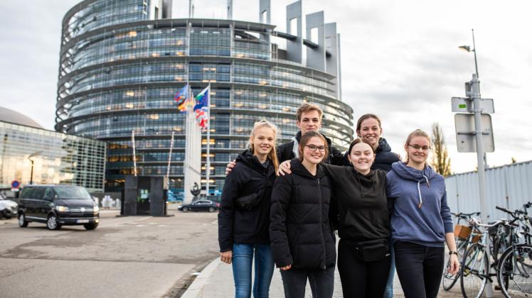 Mattea, Emma, Joshua, Lilly, Lea und Nina sind nach Frankreich gekommen, um von ihren Ideen zu berichten.