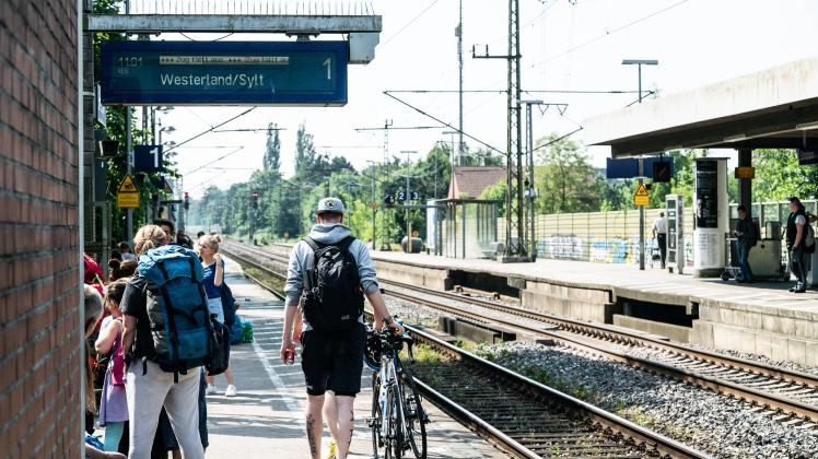 Der Elmshorner Bahnhof ist einer der meist frequentierten in Schleswig-Holstein. 2021 soll dort der komplette Bodenbelag saniert werden.