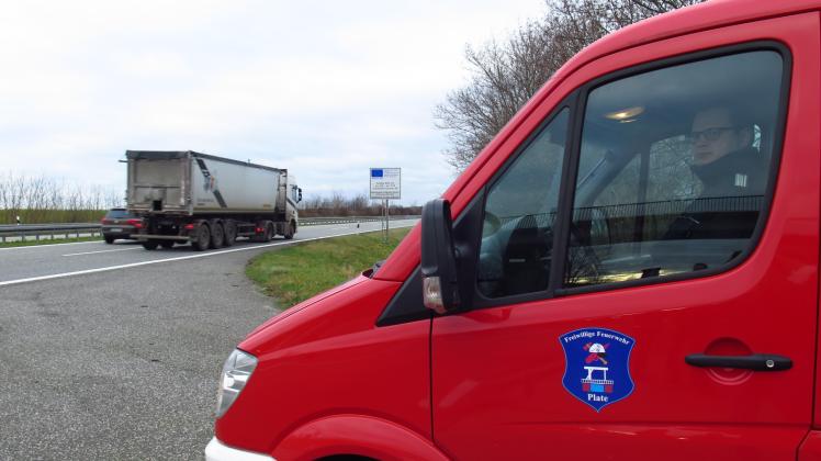 Um schneller zum Einsatzort auf die A 14 zu gelangen, dürfen Feuerwehren drei nicht offizielle Zufahrten, wie diese bei Goldenstädt, nutzen. 
