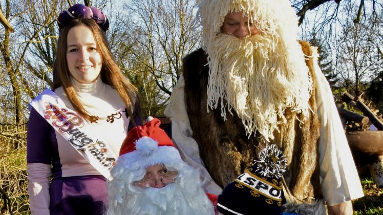 Zu den Attraktionen des Marnitzer Adventsmarkts zählten Burgfräulein Annelie, Riese Ramm und ein Weihnachtsmann.