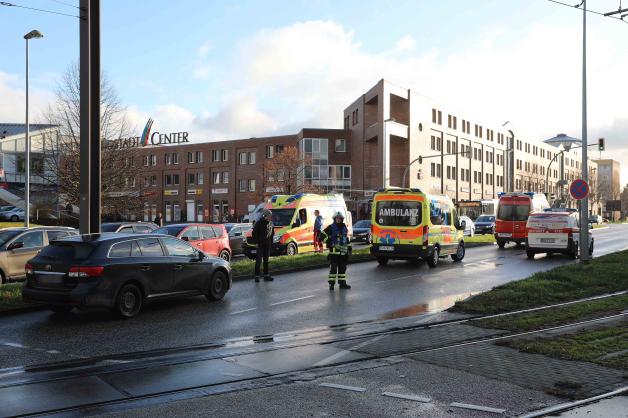 Schwerer Unfall in Rostocker Südstadt: Fußgänger von Auto erfasst und schwer verletzt