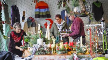 Auch beim traditionellen Adventsmarkt der Kirchgemeinde wurde am vergangenen Wochenende für die Baukasse der Badower Kirche gesammelt.  Fotos: Holger Glaner 