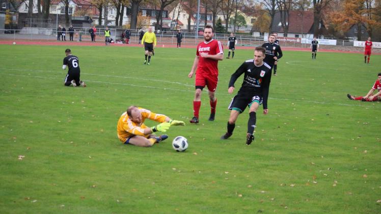 Das letzte Duell der Teams aus Wittenberge und Teltow im Thälmann-Stadion gewann Veritas im November 2018 mit 2:1. Tobias Bober (r.) erzielte damals das 1:0. 