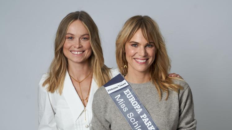 Leonie von Hase (r.), die neue Miss Schleswig-Holstein, steht neben Nadine Berneis, der Miss Germany 2019.