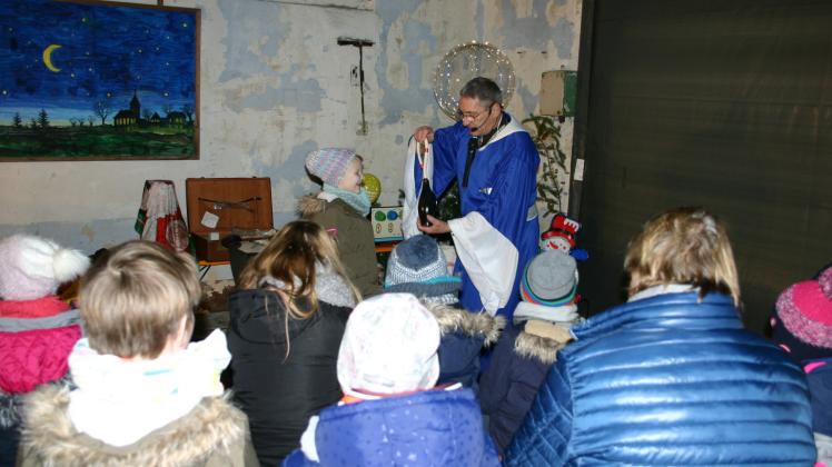 Besonders beliebt bei den Kindern war die Zaubershow. Der erste Adventsmarkt auf dem Mühlengelände war ein voller Erfolg. 