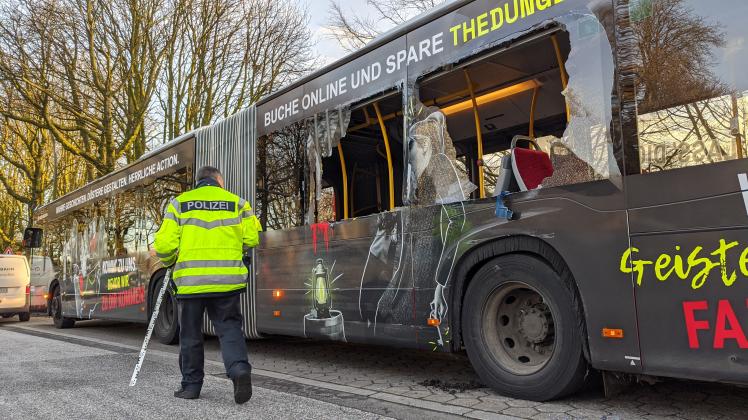 Nach Vollbremsung – Linienbus Kollidiert Mit Lkw | SHZ