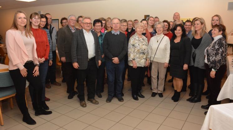 Ehrenamtliche Trauerbegleiter vom Hospizdienst Hagenow, Partner vom Caritas-Netzwerk und Gäste kamen im St.-Hedwig-Heim zusammen. 