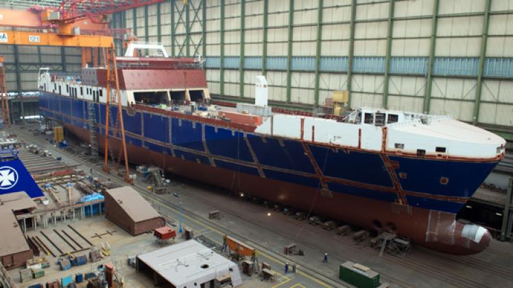 Eine Schiffsbauhalle der insolventen P+S-Werft Volkswerft in Stralsund
