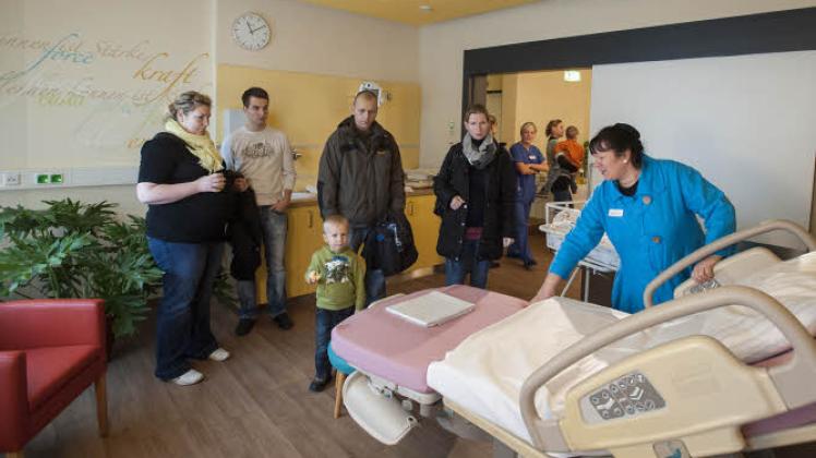 Wohnzimmergefühl in der Klinik: Beim Tag der offenen Tür in den Helios-Kliniken wurde auch der neue Kreißsaal vorgestellt. 
