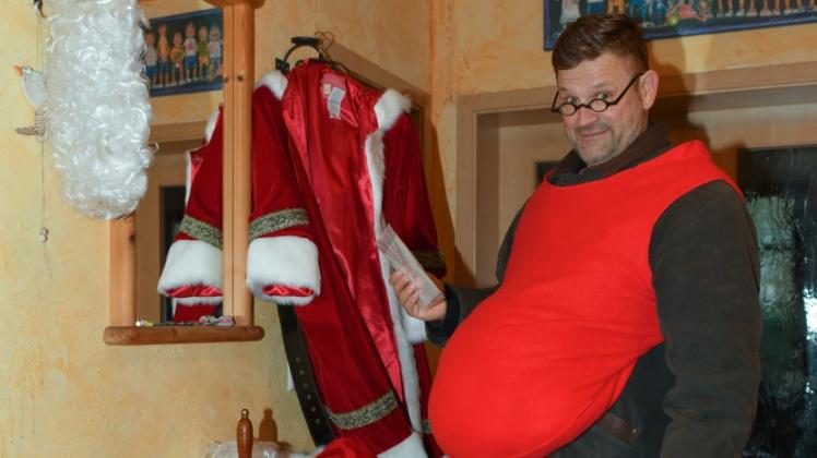 Weihnachtsmann aus Passion: Seit 30 Jahren schlüpft der Briesener Oliver Bruhn Heiligabend in die Rolle des Rauschebarts.