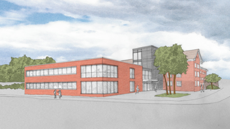Blick vom Haart aus: Roter Verblendstein und eine Fassade aus Glas und Metall am Zwischenbau – so stellen sich die Planer die Erweiterung der bestehenden Schule (rechts) vor.