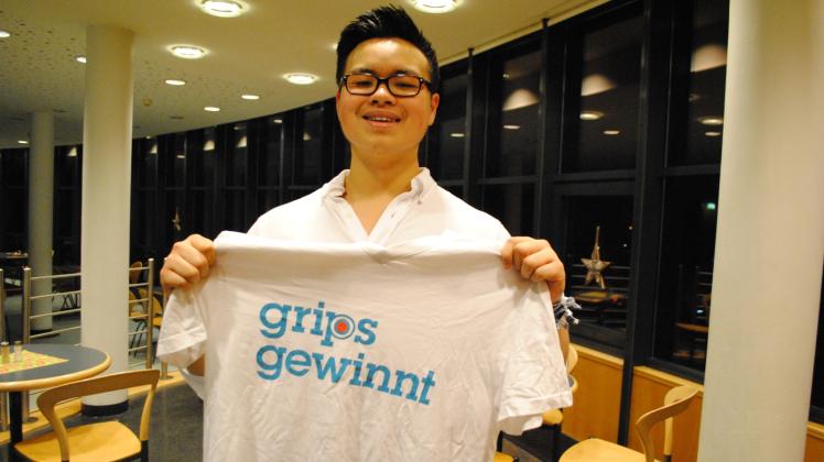 Das T-Shirt von „grips gewinnt“ trägt Cong Anh gerne bei Treffen und Seminaren der Stiftung. 