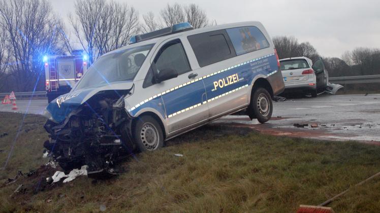 Unfall mit Polizeiauto