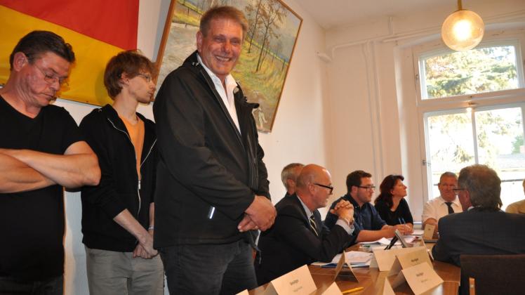 Die Wählergruppe BFZ um Hans-Jörg Lüschen (M.) will gegen eine Ernennung von Wolfgang Mohr eine einstweilige Verfügung bei Gericht erreichen. 