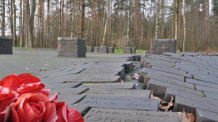 Erinnerung an in Wöbbelin gestorbene KZ-Häftlinge: Der Gedenkplatz am ehemaligen Lagergelände.