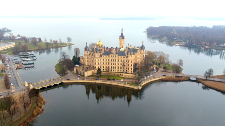 Touristenattraktion Nummer 1 in Schwerin ist das Schloss. 