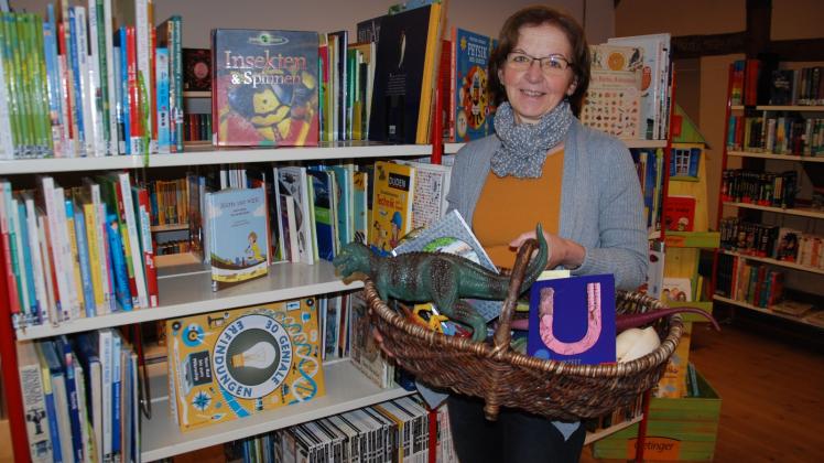 Die Kinderbibliothek mag Rebekka Duge besonders gerne. Auf die Veranstaltung „Da staunst du“ hat sich die Leiterin der Stadtbibliothek Rehna gut vorbereitet.