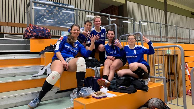 Vier Finger für vier Punkte: Die Faustball-Damen des Güstrower SC holten am 5. Spieltag der 2. Bundesliga die maximale Ausbeute. 