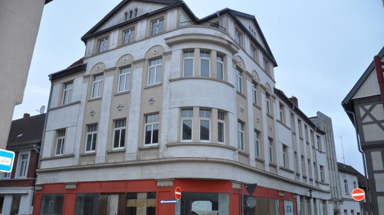 Das Kaufhaus der Familie Ascher steht immer noch in der Lindenstraße, heute leer. 