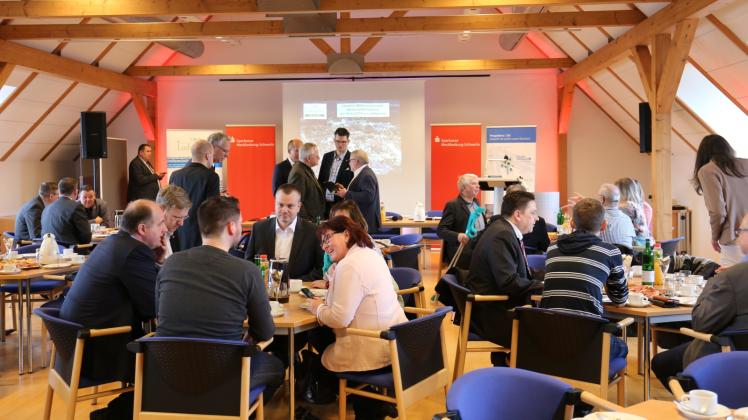 Unternehmerfrühstück in Ludwigslust, der kleine Unternehmerverband Westmecklenburg hat in den Jahren vor allem mit Veranstaltungen wie diesen und den direkten Kontakt zur Politik im Land punkten können. 