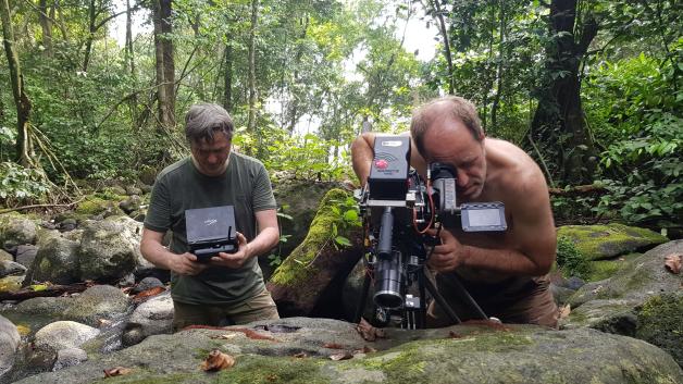 Dreh im Dschungel: Oliver Goetzl (l.) und Ivo Nörenberg bei Aufnahmen auf der Insel Bioko auf den Spuren des Drills.