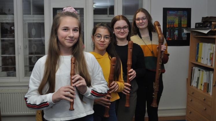 Freuen sich auf ihren Auftritt bei Jugend musiziert am Wochenende in Rostock: Greta, Melika, Nele und Marlene (v.l.) 