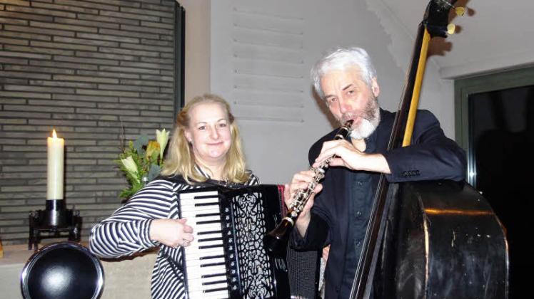 Klezmer-Musik voller Emotionen: Tanja Opp und Gerhard Breier traten als Duo „Zhok“ mit einem Programm zum Gedenktag an die Opfer des Nationalsozialismus auf.
