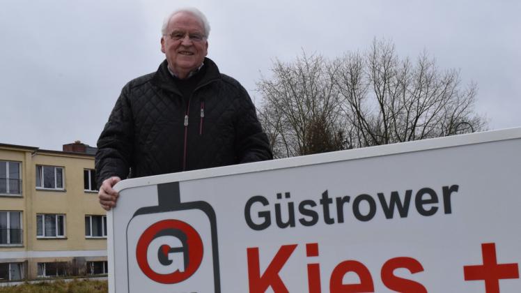 Wie er leibt und lebt: Eberhard Kellermann ist ein Firmenlenker in den Stellwerkswiesen in Krakow am See. 