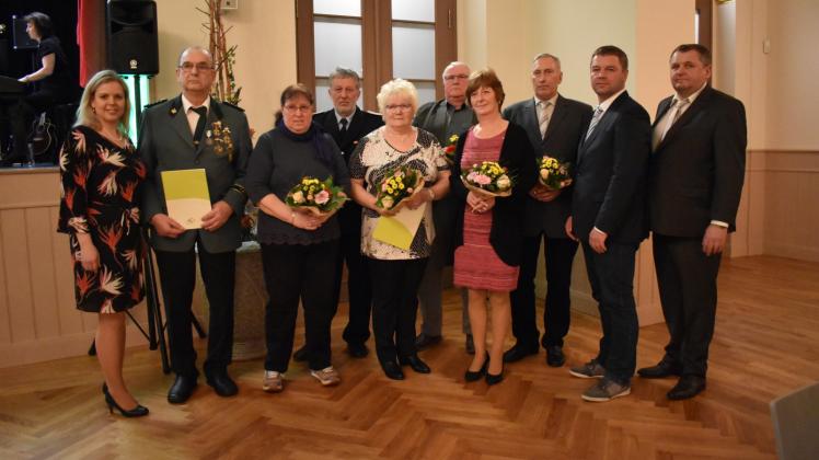 Sie setzen sich für die Menschen und das Leben in ihren Gemeinden ein. Beim Neujahrsempfang in Grabow wurden einige Ehrenamtliche für ihr Engagement ausgezeichnet. 
