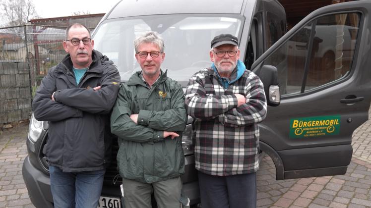 Hilfsbereites Trio: Fred Blumenberg, Reiner Kluth und Rainer Soltow (v.l.n.r.) gehören mit zum ehrenamtlichen Team des Banzkower Bürgermobils. 