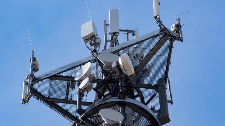 Neue Technik: Die Wirtschaft wartet auf den Ausbau des schnellen Netzes. Bürger befürchten negative Strahlungen für Mensch und Natur durch 5 G-Funkmasten. 